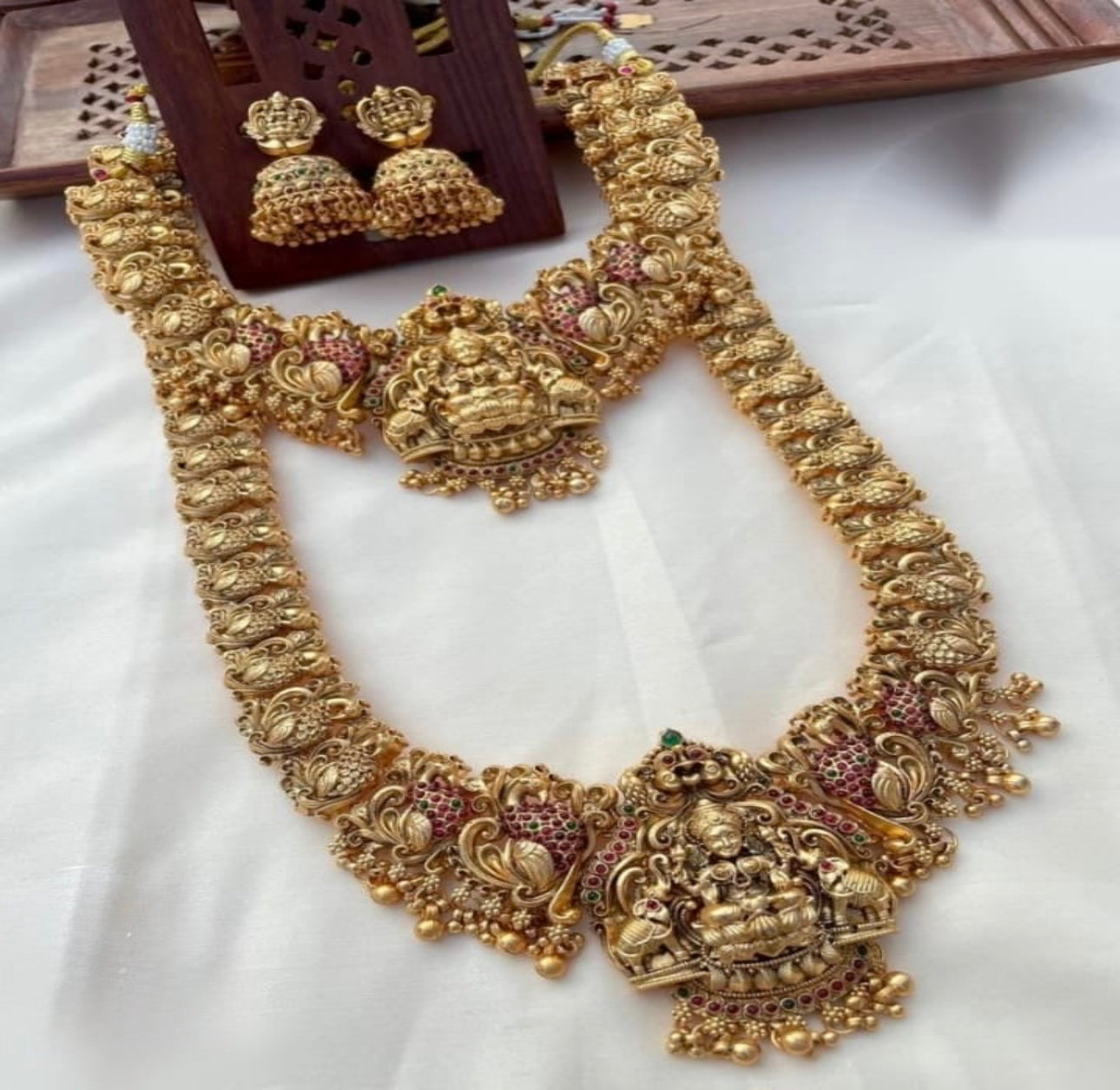 Sri Mahalaxmi Twin Haaram Set