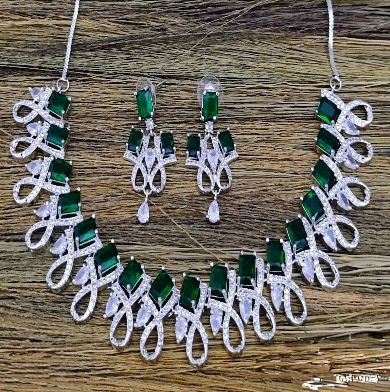 SLN016 | American Diamond Necklace set with silver tone